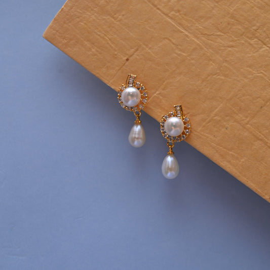 Gold Pearl drop earrings