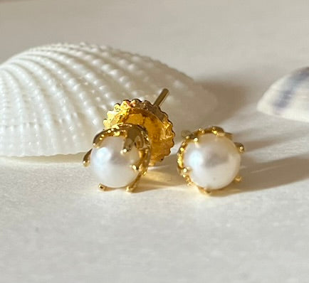 Verstile Gold White Pearl Studs