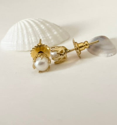 Versatile Gold White Pearl Studs