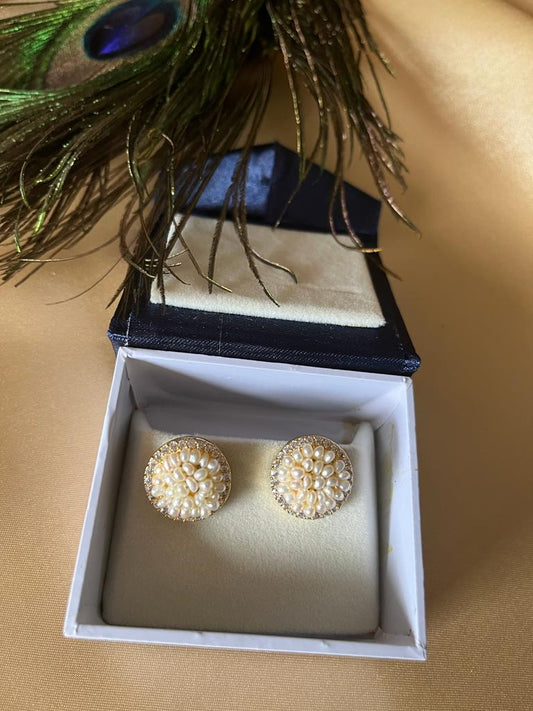 Pearl studs gold 